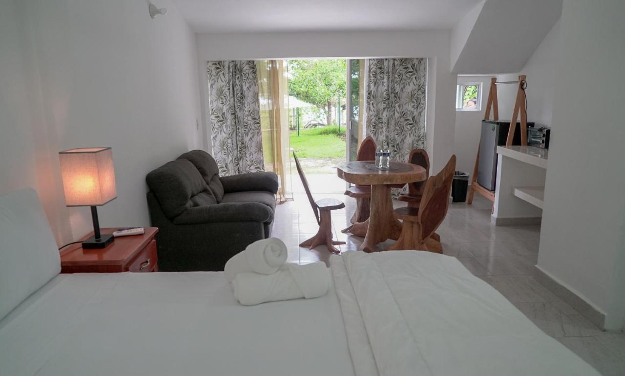 Suites Pancho Villas Bacalar - Lagoon View ภายนอก รูปภาพ